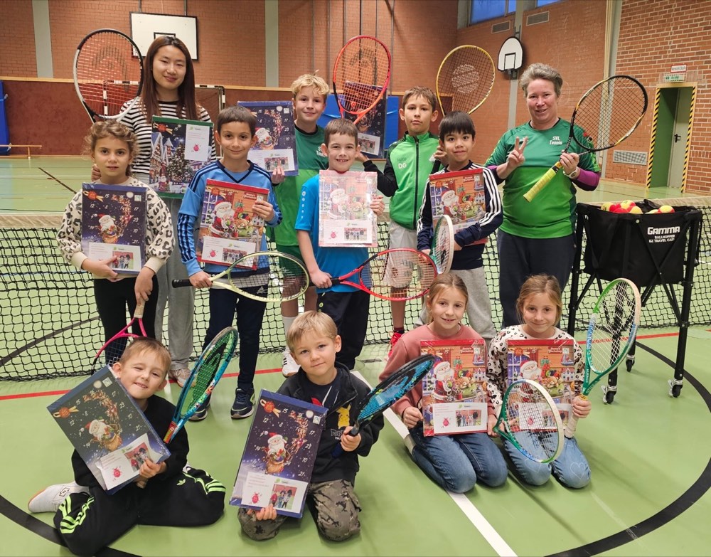 Adventskalender-Übergabe an der Grundschule, Weihnachten 2025