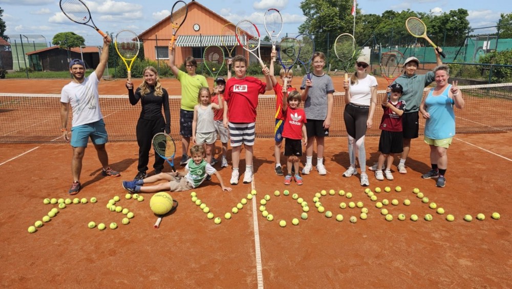 Gruppenfoto Tenniscamp Langensendelbach 2025