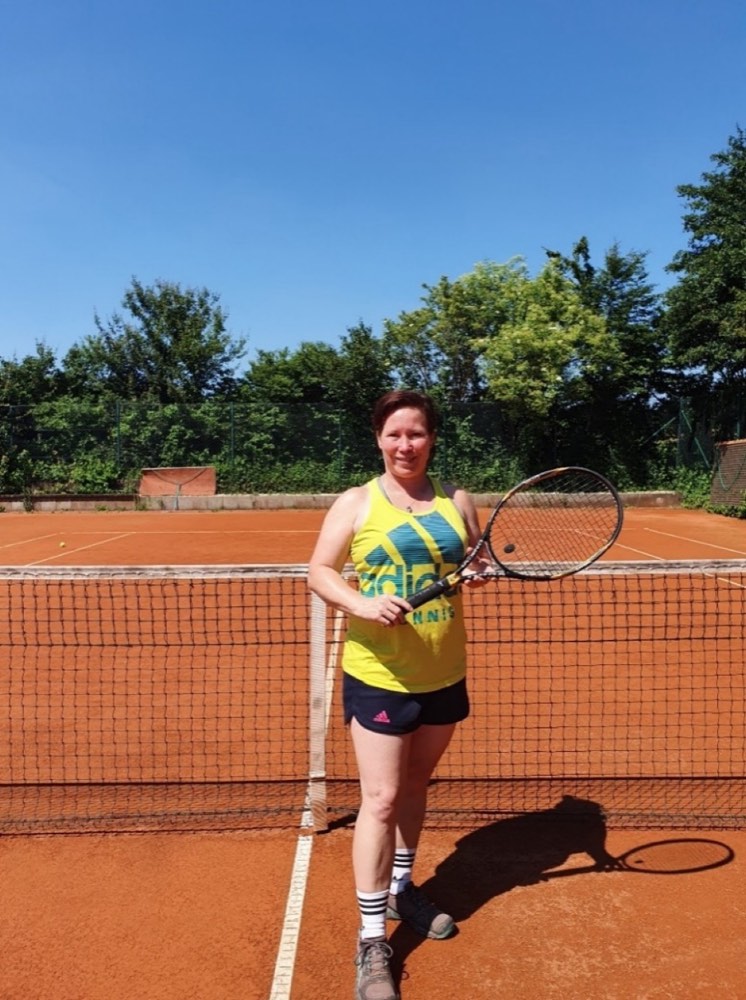 Sandra Vogel auf dem Tennisplatz